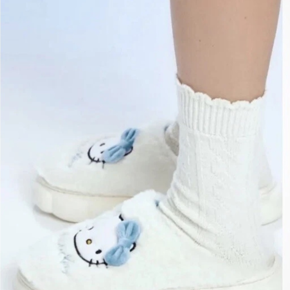 Hello Kitty Cozy White Slippers with Blue Bow - Picture 3 of 3